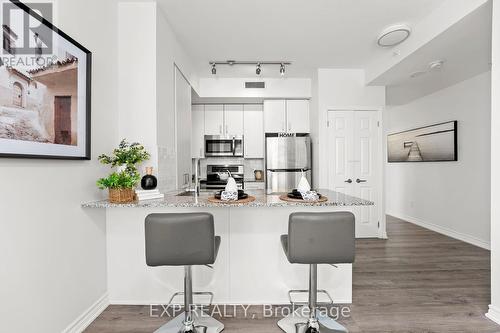 309 - 11611 Yonge Street, Richmond Hill, ON - Indoor Photo Showing Kitchen With Upgraded Kitchen