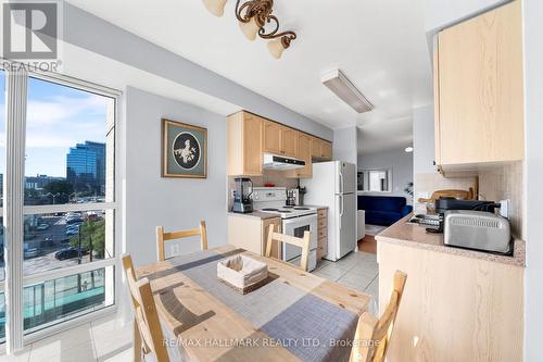 602 - 22 Olive Avenue, Toronto (Willowdale East), ON - Indoor Photo Showing Kitchen