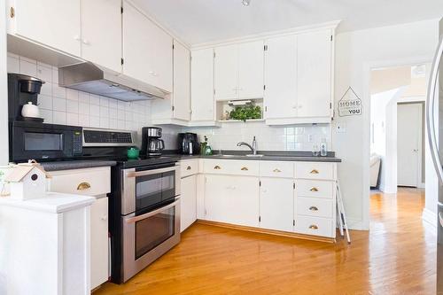 229 East 28Th Street, Hamilton, ON - Indoor Photo Showing Kitchen