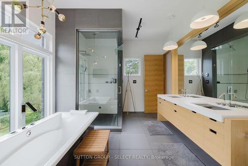 9385 Elviage Drive, London, ON - Indoor Photo Showing Bathroom