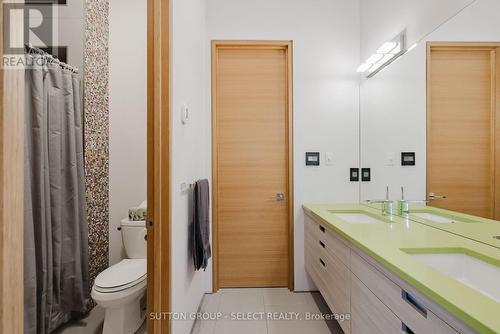 9385 Elviage Drive, London, ON - Indoor Photo Showing Bathroom