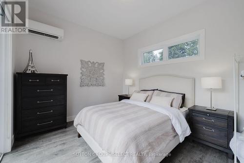 9385 Elviage Drive, London, ON - Indoor Photo Showing Bedroom