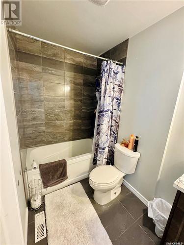 55 University Park Drive, Regina, SK - Indoor Photo Showing Bathroom