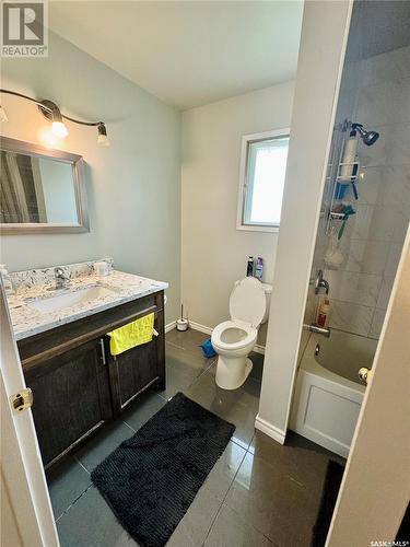 55 University Park Drive, Regina, SK - Indoor Photo Showing Bathroom