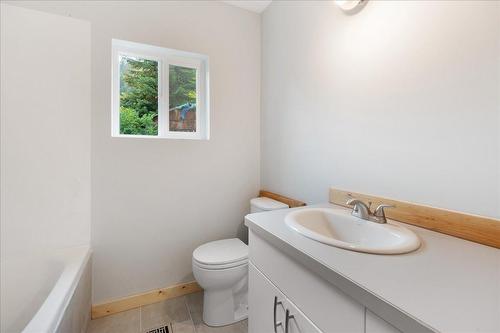 2522 Purdy Road, Castlegar, BC - Indoor Photo Showing Bathroom