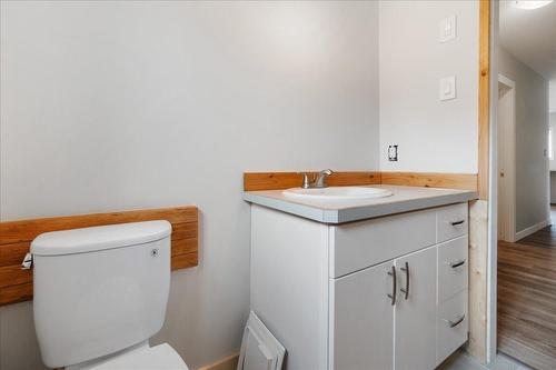 2522 Purdy Road, Castlegar, BC - Indoor Photo Showing Bathroom