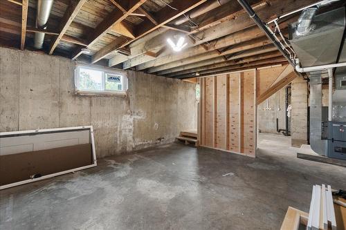 2522 Purdy Road, Castlegar, BC - Indoor Photo Showing Basement