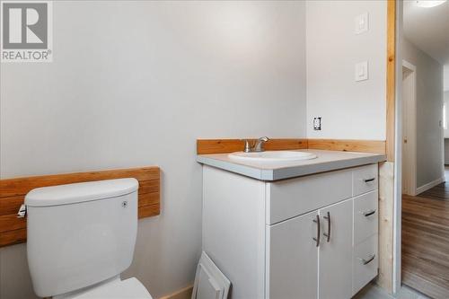 2522 Purdy  Road, Castlegar, BC - Indoor Photo Showing Bathroom