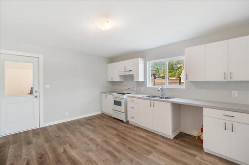 2522 Purdy Road, Castlegar, BC - Indoor Photo Showing Kitchen With Double Sink