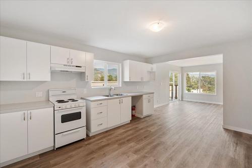 2522 Purdy Road, Castlegar, BC - Indoor Photo Showing Kitchen With Double Sink