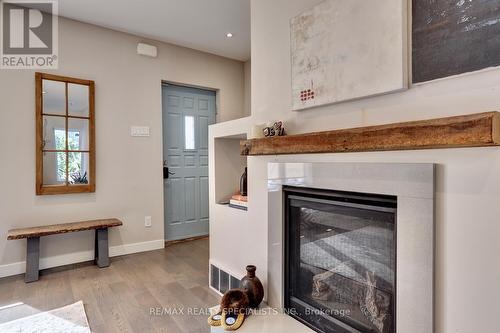 94 Glendale Avenue N, Hamilton (Crown Point), ON - Indoor Photo Showing Living Room With Fireplace