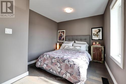 94 Glendale Avenue N, Hamilton (Crown Point), ON - Indoor Photo Showing Bedroom