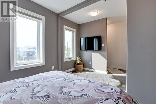 94 Glendale Avenue N, Hamilton (Crown Point), ON - Indoor Photo Showing Bedroom