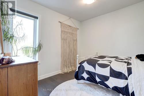 94 Glendale Avenue N, Hamilton (Crown Point), ON - Indoor Photo Showing Bedroom