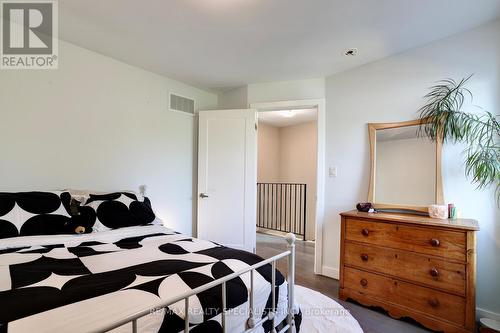 94 Glendale Avenue N, Hamilton (Crown Point), ON - Indoor Photo Showing Bedroom