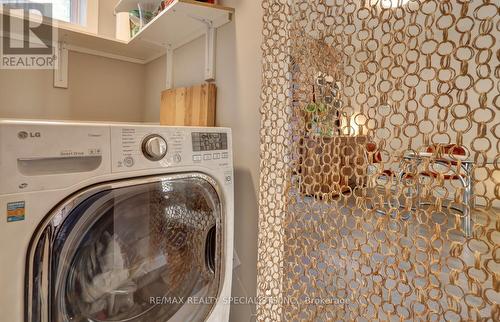 94 Glendale Avenue N, Hamilton (Crown Point), ON - Indoor Photo Showing Laundry Room