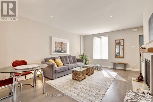 94 Glendale Avenue N, Hamilton, ON - Indoor Photo Showing Living Room With Fireplace