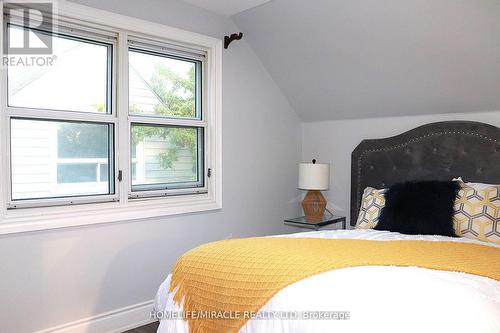 27 Glengrove Avenue, Hamilton (Mcquesten), ON - Indoor Photo Showing Bedroom