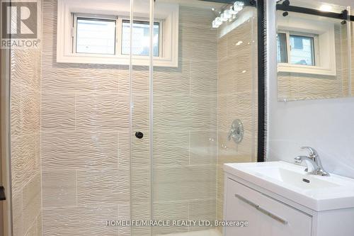 27 Glengrove Avenue, Hamilton (Mcquesten), ON - Indoor Photo Showing Bathroom