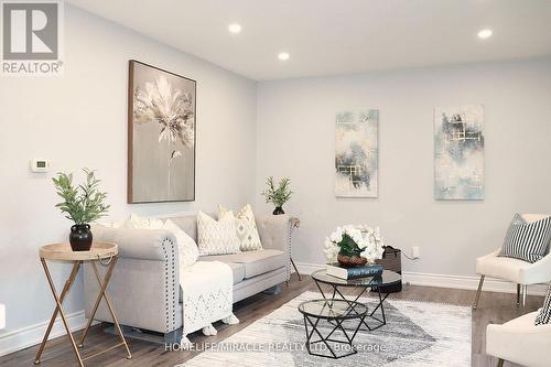 27 Glengrove Avenue, Hamilton (Mcquesten), ON - Indoor Photo Showing Living Room