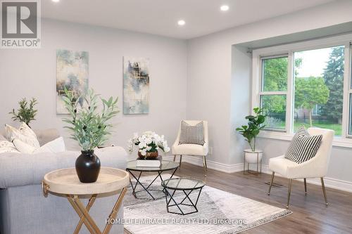 27 Glengrove Avenue, Hamilton (Mcquesten), ON - Indoor Photo Showing Living Room