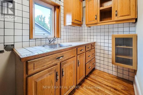 17 Barnesdale Avenue N, Hamilton (Stipley), ON - Indoor Photo Showing Kitchen