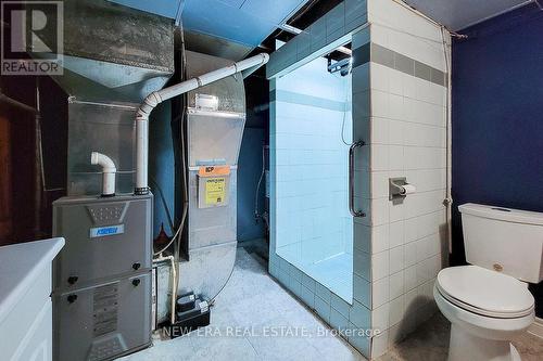 17 Barnesdale Avenue N, Hamilton (Stipley), ON - Indoor Photo Showing Bathroom