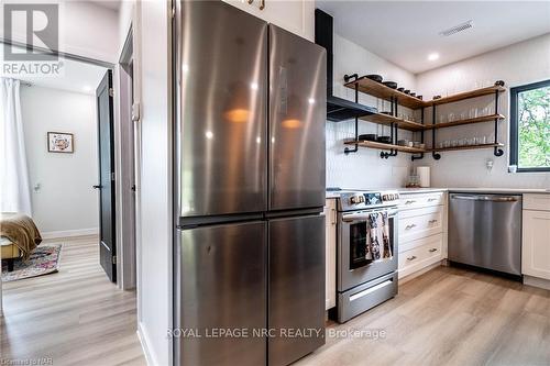 1368 Lorraine Road, Port Colborne, ON - Indoor Photo Showing Kitchen