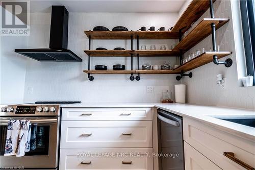 1368 Lorraine Road, Port Colborne, ON - Indoor Photo Showing Kitchen