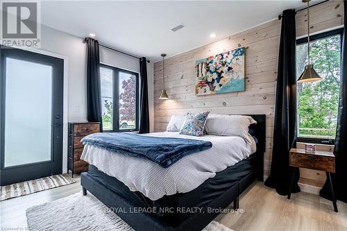 1368 Lorraine Road, Port Colborne, ON - Indoor Photo Showing Bedroom