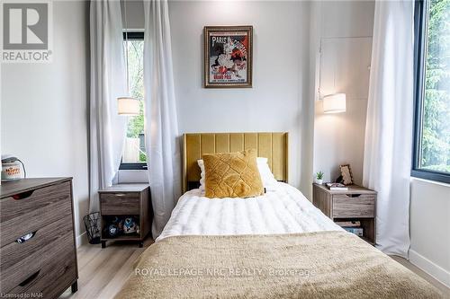 1368 Lorraine Road, Port Colborne, ON - Indoor Photo Showing Bedroom