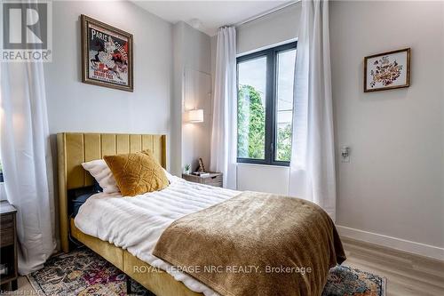 1368 Lorraine Road, Port Colborne, ON - Indoor Photo Showing Bedroom