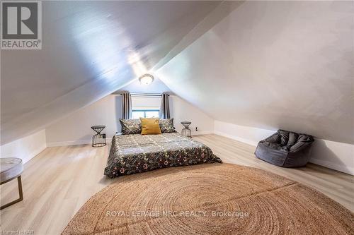 1368 Lorraine Road, Port Colborne, ON - Indoor Photo Showing Bedroom