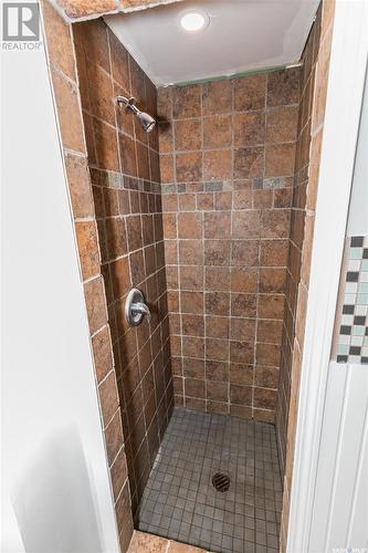 200 Russell Street, Luseland, SK - Indoor Photo Showing Bathroom