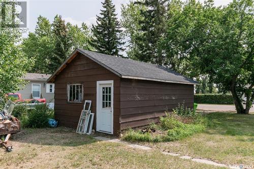 200 Russell Street, Luseland, SK - Outdoor