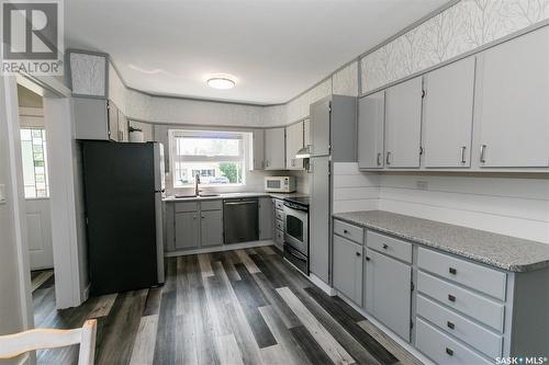 200 Russell Street, Luseland, SK - Indoor Photo Showing Kitchen