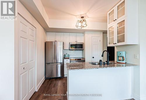 502 - 650 Mount Pleasant Road, Toronto (Mount Pleasant West), ON - Indoor Photo Showing Kitchen With Stainless Steel Kitchen