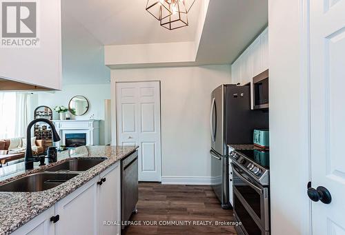 502 - 650 Mount Pleasant Road, Toronto (Mount Pleasant West), ON - Indoor Photo Showing Kitchen With Stainless Steel Kitchen With Double Sink With Upgraded Kitchen