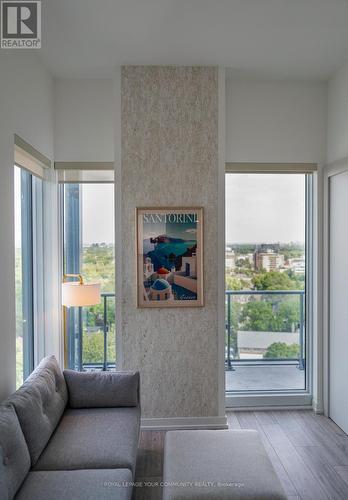 Ph06 - 2020 Bathurst Street, Toronto (Humewood-Cedarvale), ON - Indoor Photo Showing Living Room