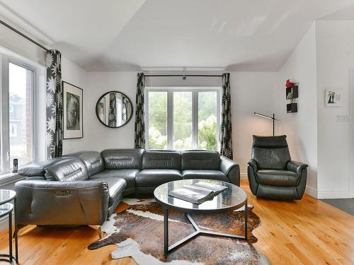 Salon - 6729 Rue Cadieux, Laval (Saint-François), QC - Indoor Photo Showing Living Room