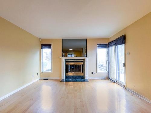 Salon - 7550 Rue Fonteneau, Montréal (Mercier/Hochelaga-Maisonneuve), QC - Indoor Photo Showing Living Room With Fireplace