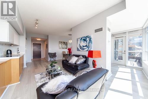 1052 - 151 Dan Leckie Way, Toronto (Waterfront Communities), ON - Indoor Photo Showing Living Room