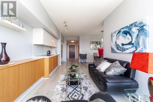 1052 - 151 Dan Leckie Way, Toronto (Waterfront Communities), ON - Indoor Photo Showing Living Room