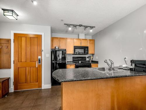 107A-1800 Riverside Lane, Courtenay, BC - Indoor Photo Showing Kitchen