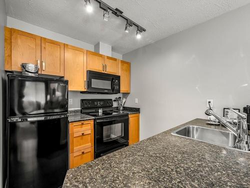 107A-1800 Riverside Lane, Courtenay, BC - Indoor Photo Showing Kitchen