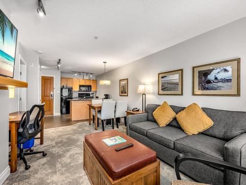 107A-1800 Riverside Lane, Courtenay, BC - Indoor Photo Showing Living Room