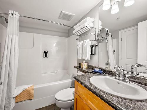 107A-1800 Riverside Lane, Courtenay, BC - Indoor Photo Showing Bathroom