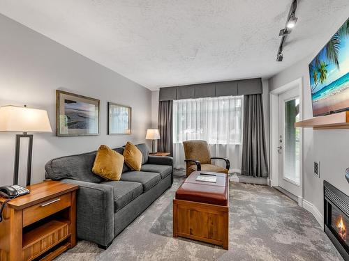 107A-1800 Riverside Lane, Courtenay, BC - Indoor Photo Showing Living Room With Fireplace