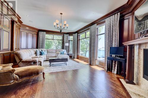 4038 Lakeshore Road, Burlington (Shoreacres), ON - Indoor Photo Showing Living Room With Fireplace