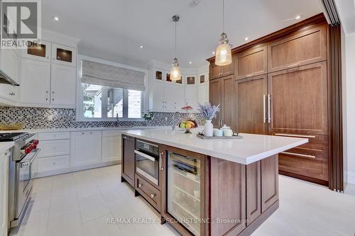 4038 Lakeshore Road, Burlington (Shoreacres), ON - Indoor Photo Showing Kitchen With Upgraded Kitchen